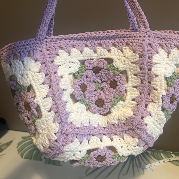 Handmade Woven Camellia Flower Yarn Crochet Shoulder Bag - Picture 4 of 9